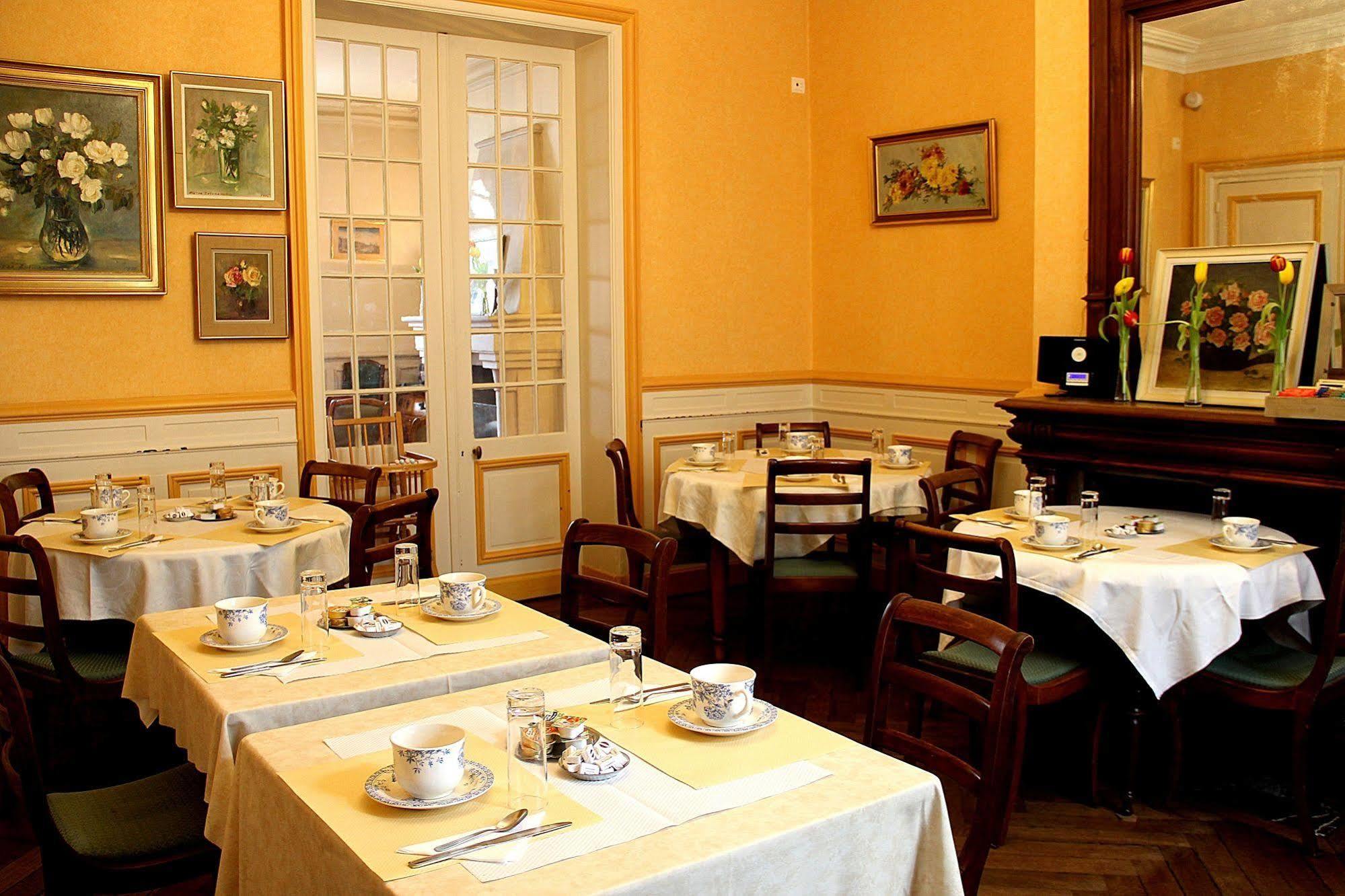 Hôtel Rabelais Tours Bagian luar foto