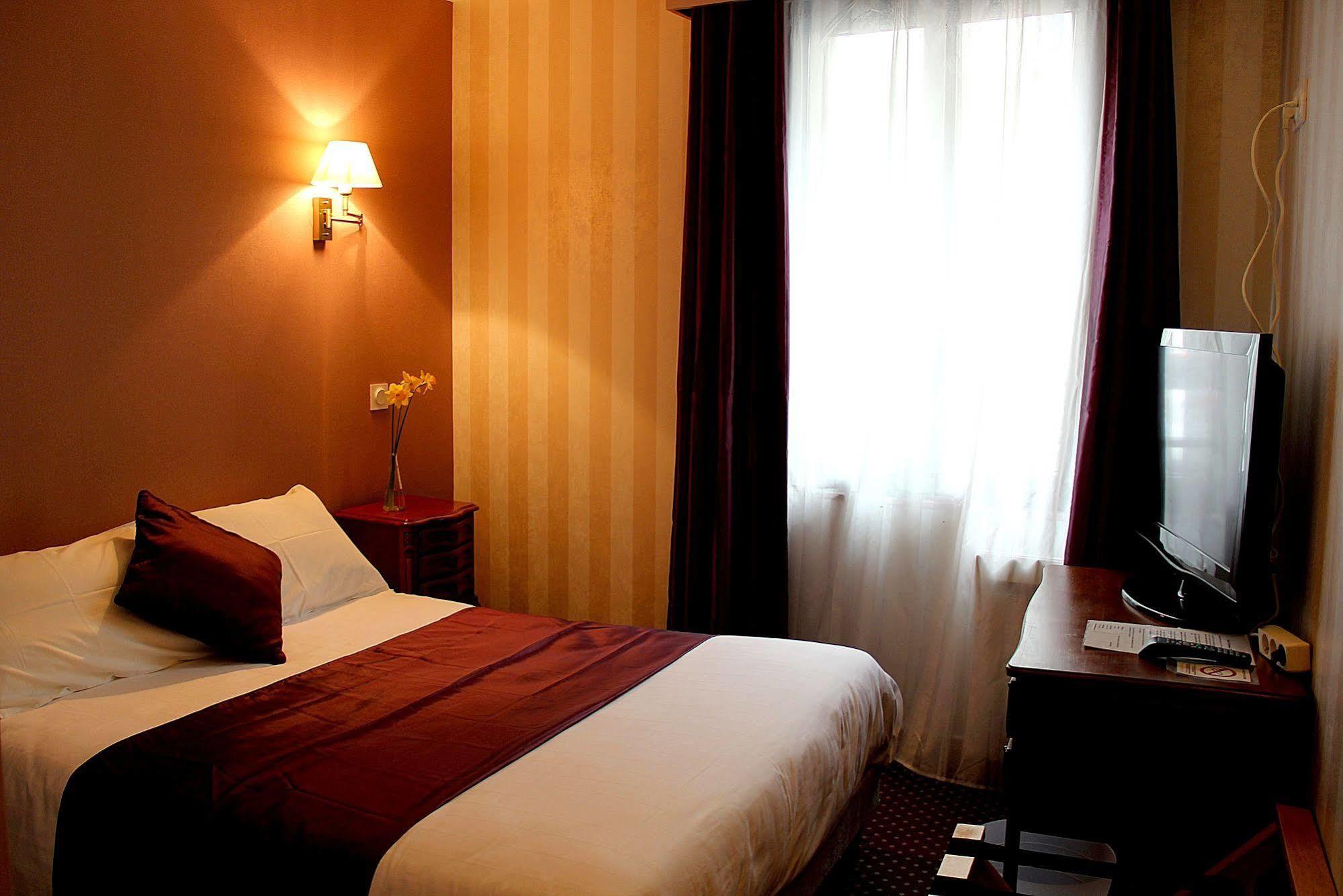 Hôtel Rabelais Tours Bagian luar foto