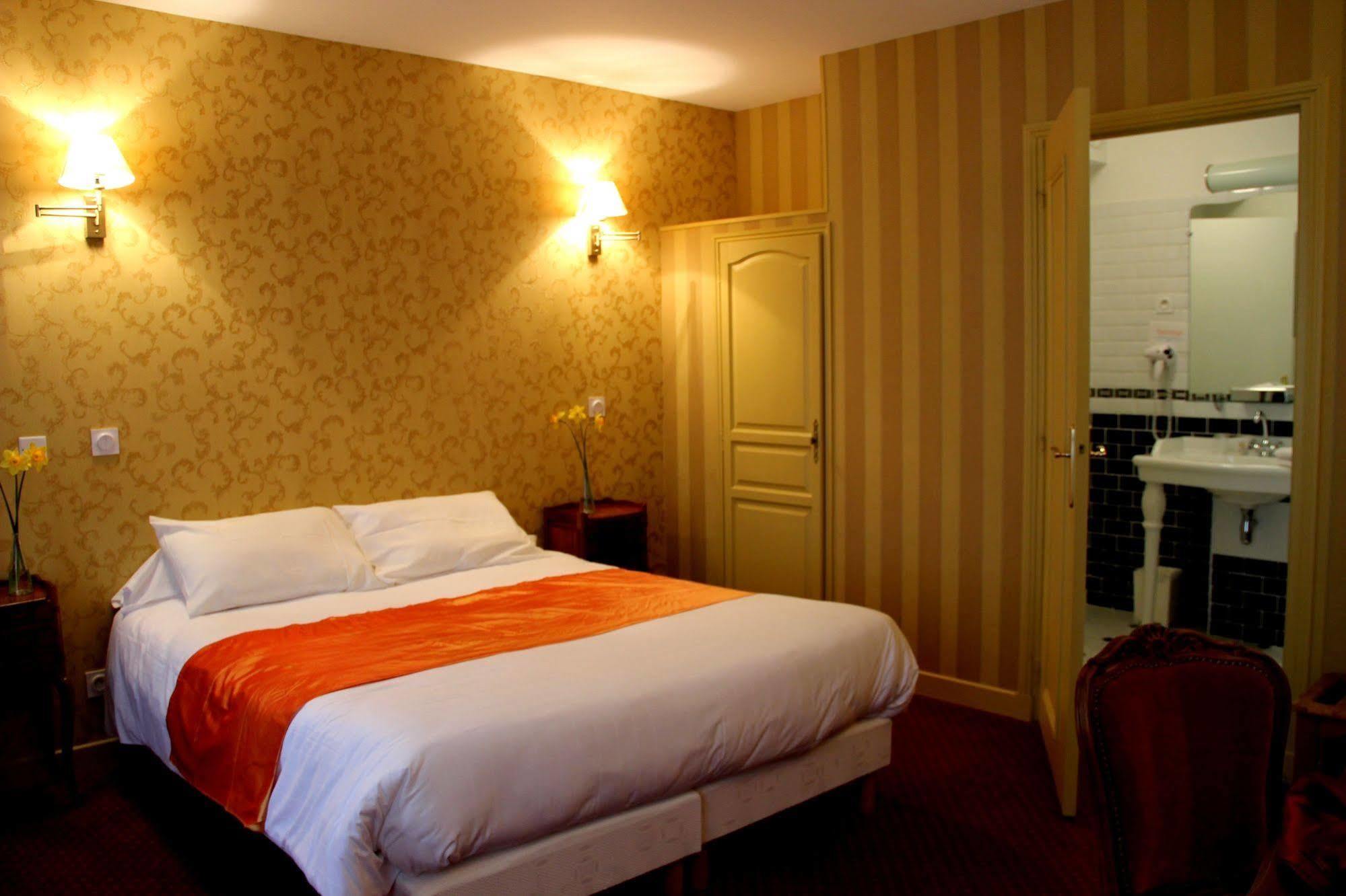 Hôtel Rabelais Tours Bagian luar foto